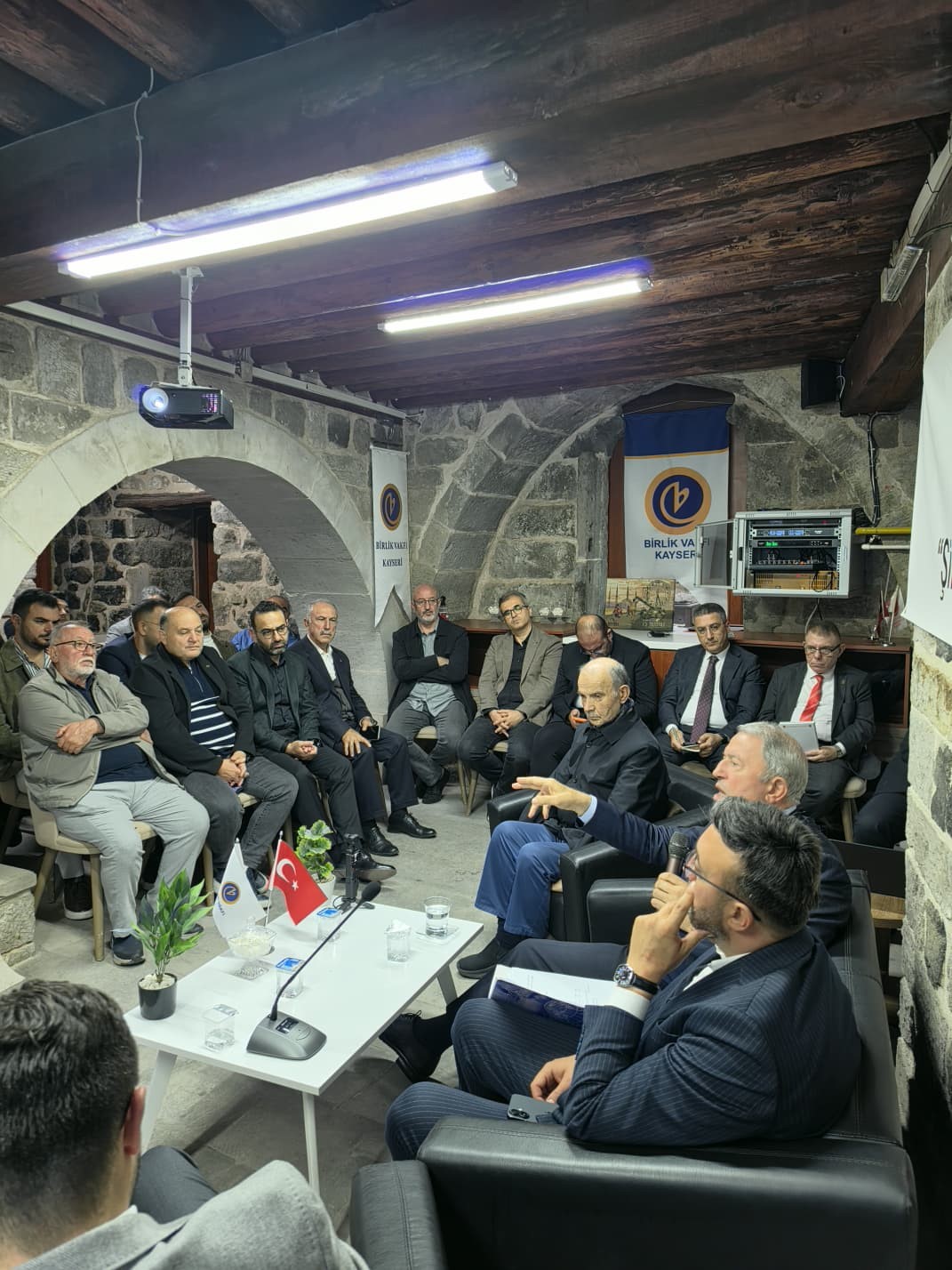 BİRLİK VAKFI TARAFINDAN GELENEKSEL OLARAK DÜZENLENEN 'BİRLİK SÖYLEŞİLERİ', YENİ DÖNEMİN İLK PROGRAMIYLA KAPILARINI AÇTI.