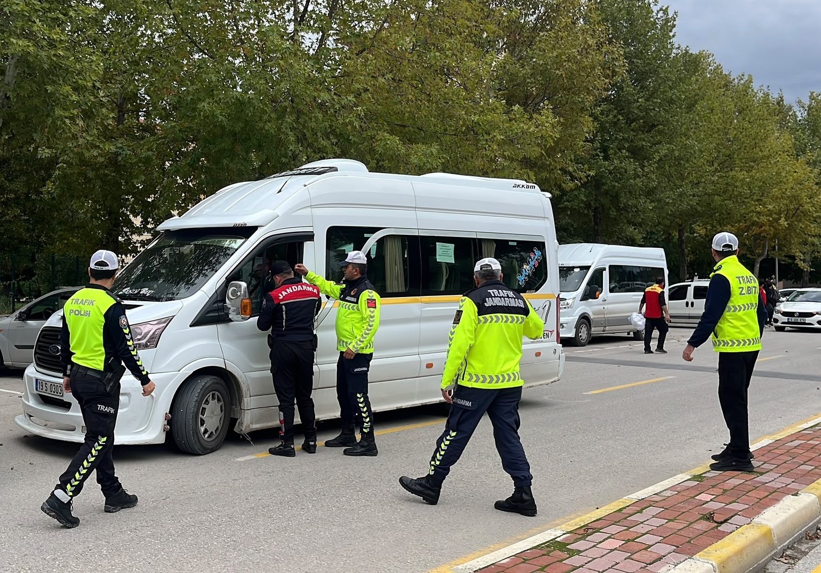 OKUL BÖLGESİNDE GÖREVLENDİRİLEN EKİPLER TARAFINDAN DENETMELER YAPILDI