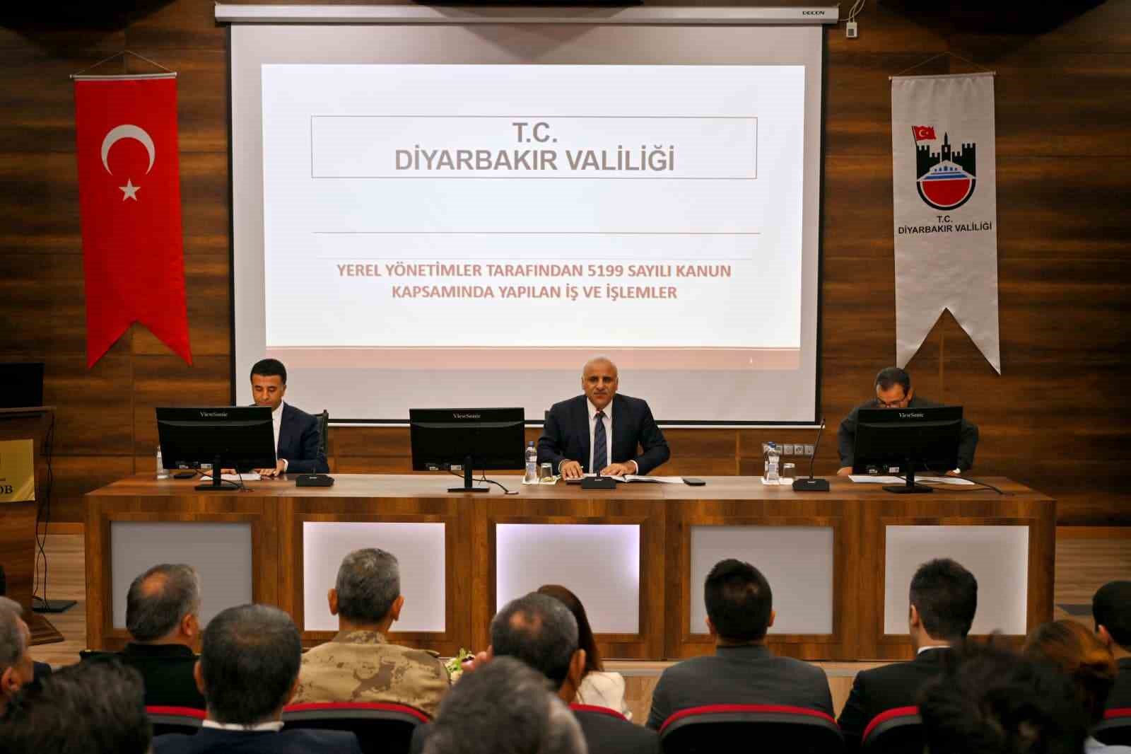 DİYARBAKIR'DA İL HAYVANLARI KORUMA KURULU TOPLANTISI, VALİ MURAT ZORLUOĞLU BAŞKANLIĞINDA YAPILDI