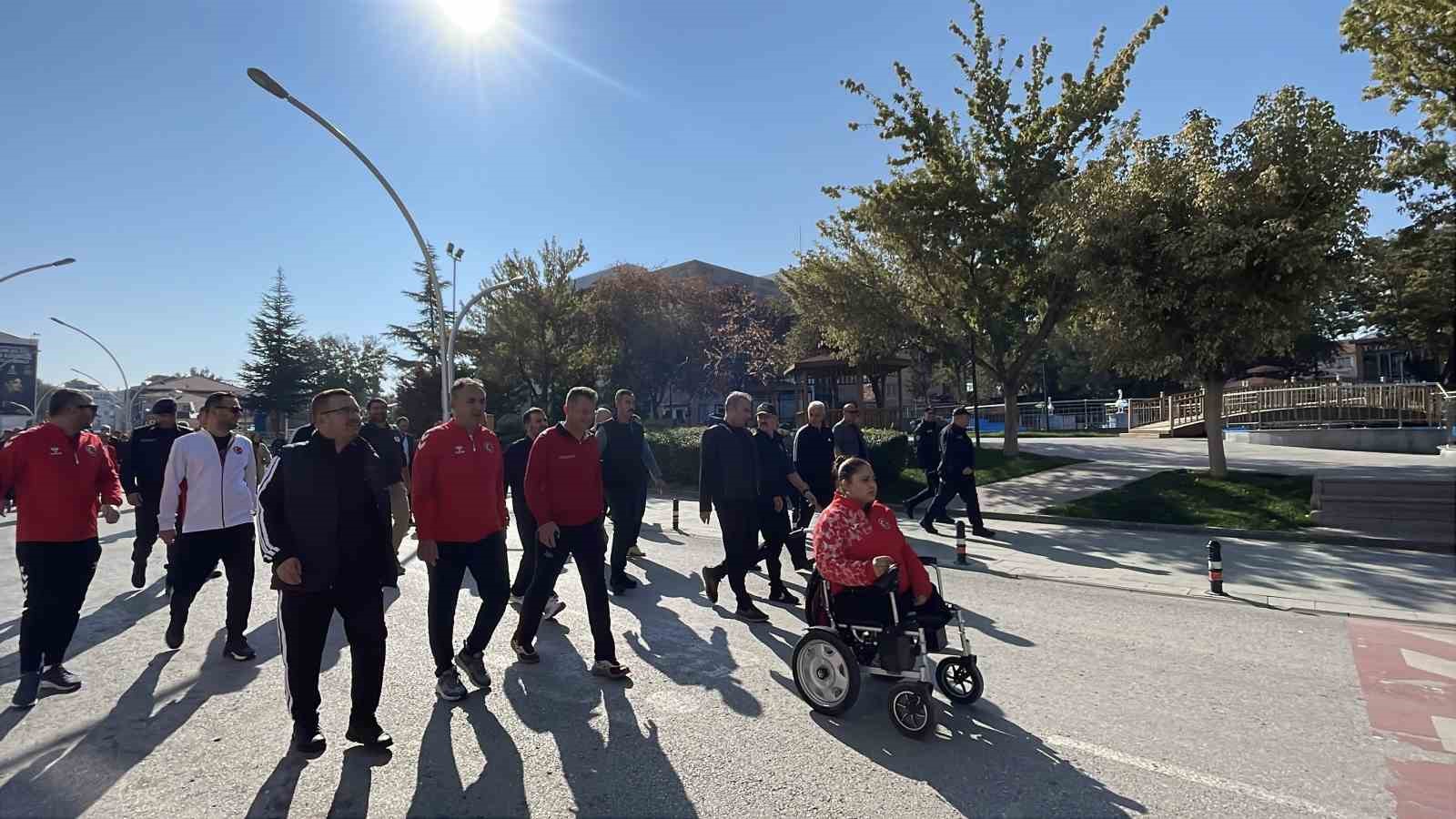 GENÇLİK VE SPOR BAKANLIĞI İLE TÜRKİYE AMATÖR SPOR KULÜPLERİ KONFEDERASYONU TARAFINDAN HER YIL GELENEKSEL OLARAK DÜZENLENEN AMATÖR SPOR HAFTASI ETKİNLİKLERİ KARAMAN'DA KORTEJ YÜRÜYÜŞÜYLE BAŞLADI.