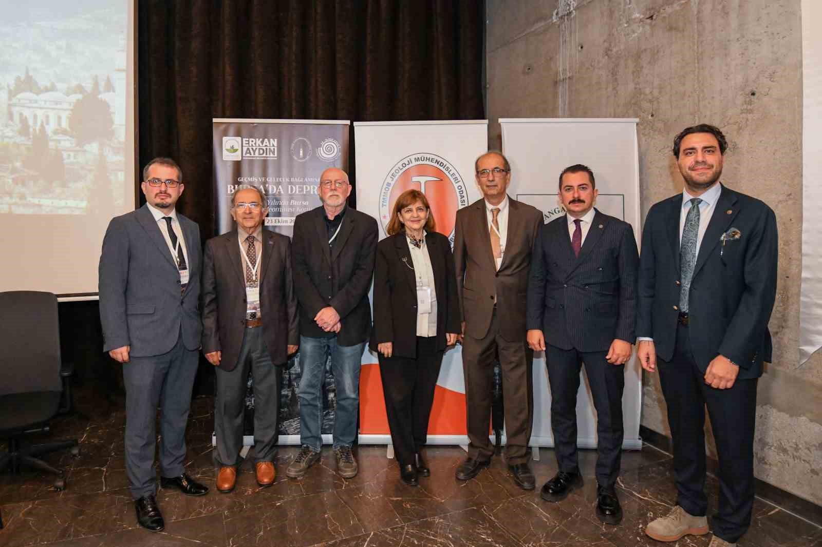 OSMANGAZİ BELEDİYESİ, BURSA’NIN FETHİNİN 700. YILI ETKİNLİKLERİ KAPSAMINDA DÜZENLEDİĞİ "GEÇMİŞ VE GELECEK BAĞLAMINDA BURSA’DA DEPREM" PANELİYLE KENTİN DEPREM GEÇMİŞİNİ, JEOLOJİK MİRASINI VE GELECEĞE YÖNELİK DEPREM RİSKLERİNİ GÜNDEME TAŞIDI. ALANINDA UZMAN AKADEMİSYENLERİN KATILIMIYLA GERÇEKLEŞTİRİLEN PANELDE, BURSA’NIN DEPREM TEHLİKESİNE KARŞI HAZIRLIKLI OLMASININ VE TOPLUMSAL FARKINDALIĞIN ARTIRILMASININ ÖNEMİNE DİKKAT ÇEKİLDİ.