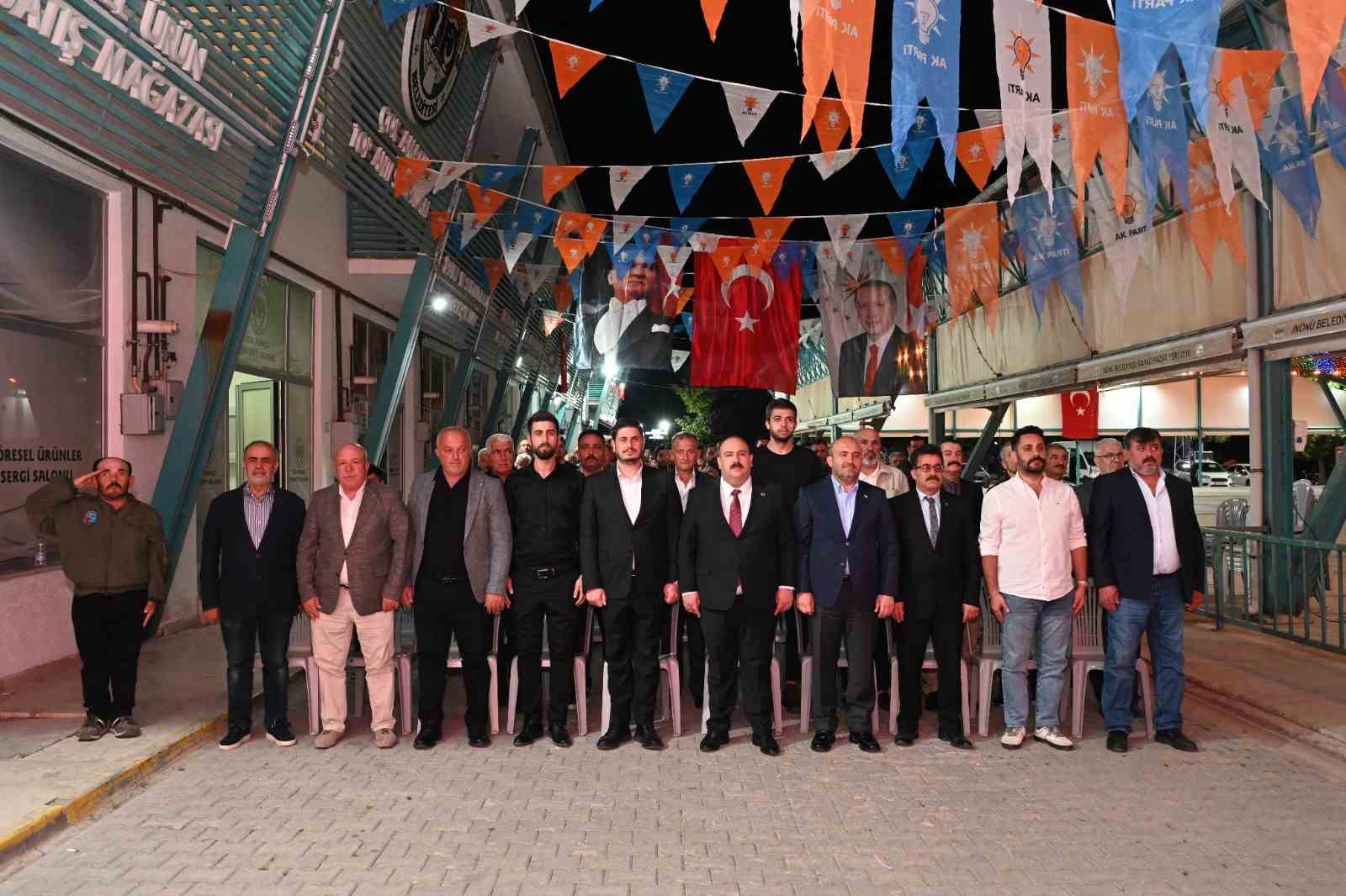 ESKİŞEHİR’İN İNÖNÜ İLÇESİNDE DÜZENLENEN AK PARTİ GENİŞLETİLMİŞ İLÇE DANIŞMA TOPLANTISI'NDA KONUŞAN BELEDİYE BAŞKANI SERHAT HAMAMCI, 860 GÜNLÜK GÖREV SÜRESİNDE İLÇEYE 340 MİLYON TL'LİK YATIRIM KAZANDIRILDIĞINI AÇIKLADI.