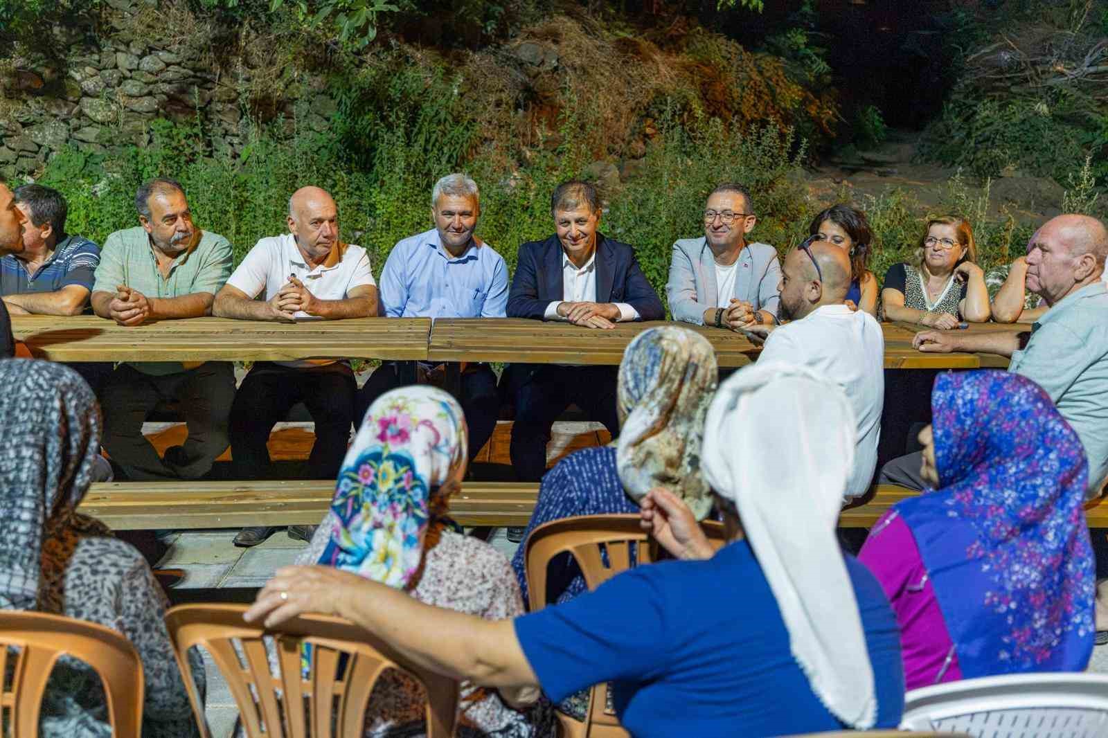İZMİR BÜYÜKŞEHİR BELEDİYE BAŞKANI DR. CEMİL TUGAY, BEYDAĞ’IN ERİKLİ MAHALLESİ SAKİNLERİNE AKŞAM ZİYARETİ GERÇEKLEŞTİRDİ.