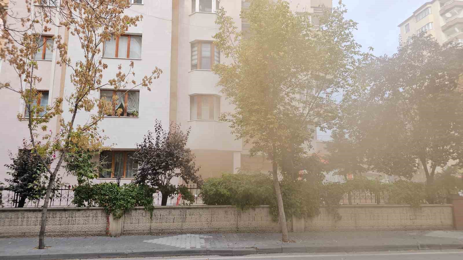 KAYSERİ'NİN MELİKGAZİ İLÇESİNDE 9 KATLI BİNANIN ÇATI KATINDA YANGIN ÇIKTI.
