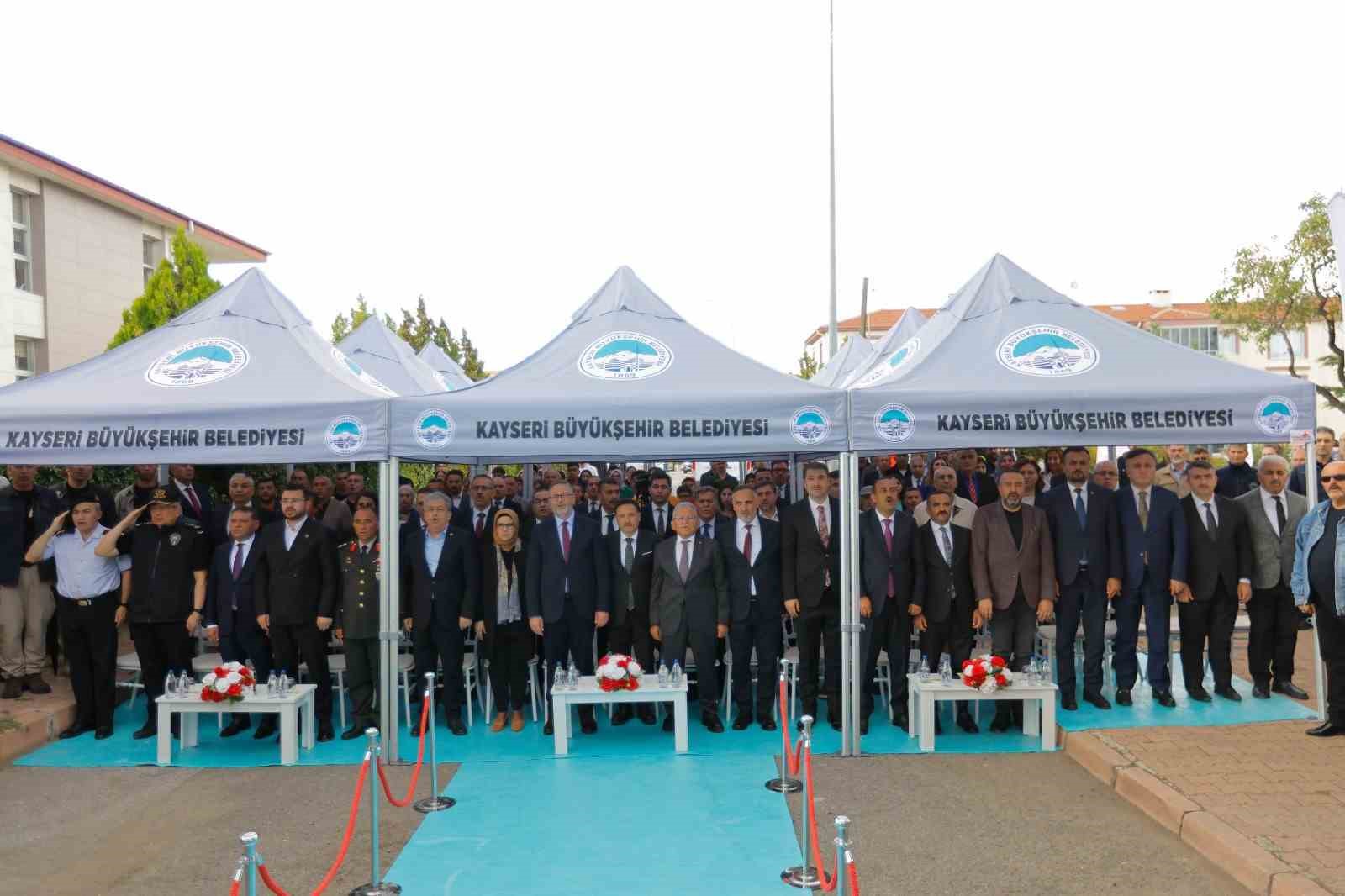 KAYSERİ BÜYÜKŞEHİR BELEDİYE BAŞKANI DR. MEMDUH BÜYÜKKILIÇ, KÜLTÜR VE TURİZM BAKAN YARDIMCISI DR. COŞKUN YILMAZ İLE BİRLİKTE İNCESU İLÇE HALK KÜTÜPHANESİ’NİN AÇILIŞINI GERÇEKLEŞTİRDİ.