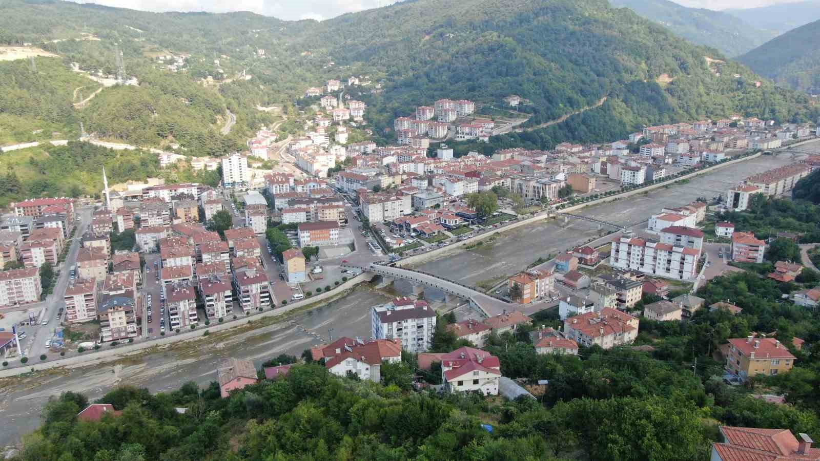 SELDE AĞIR HASAR GÖRÜLEN İLÇE YENİDEN AYAĞA KALDIRILDI.