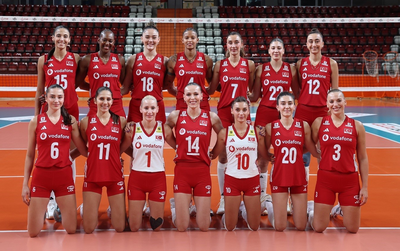 SON AVRUPA VE MİLLETLER LİGİ ŞAMPİYONU A MİLLİ KADIN VOLEYBOL TAKIMI, 21 AĞUSTOS-3 EYLÜL TARİHLERİNDE TÜRKİYE, ÇEKYA, AZERBAYCAN VE İSVEÇ'İN EV SAHİPLİĞİNDE DÜZENLENECEK 2026 CEV TRENDYOL AVRUPA VOLEYBOL ŞAMPİYONASI'NDA SAHNE ALACAK.