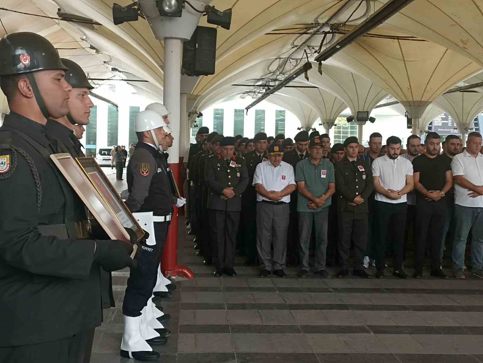 ANKARA'DAKİ SON KORE GAZİLERİNDEN 101 YAŞINDAKİ ZEKİ KURAL, ASKERİ TÖRENLE SON YOLCULUĞUNA UĞURLANDI.