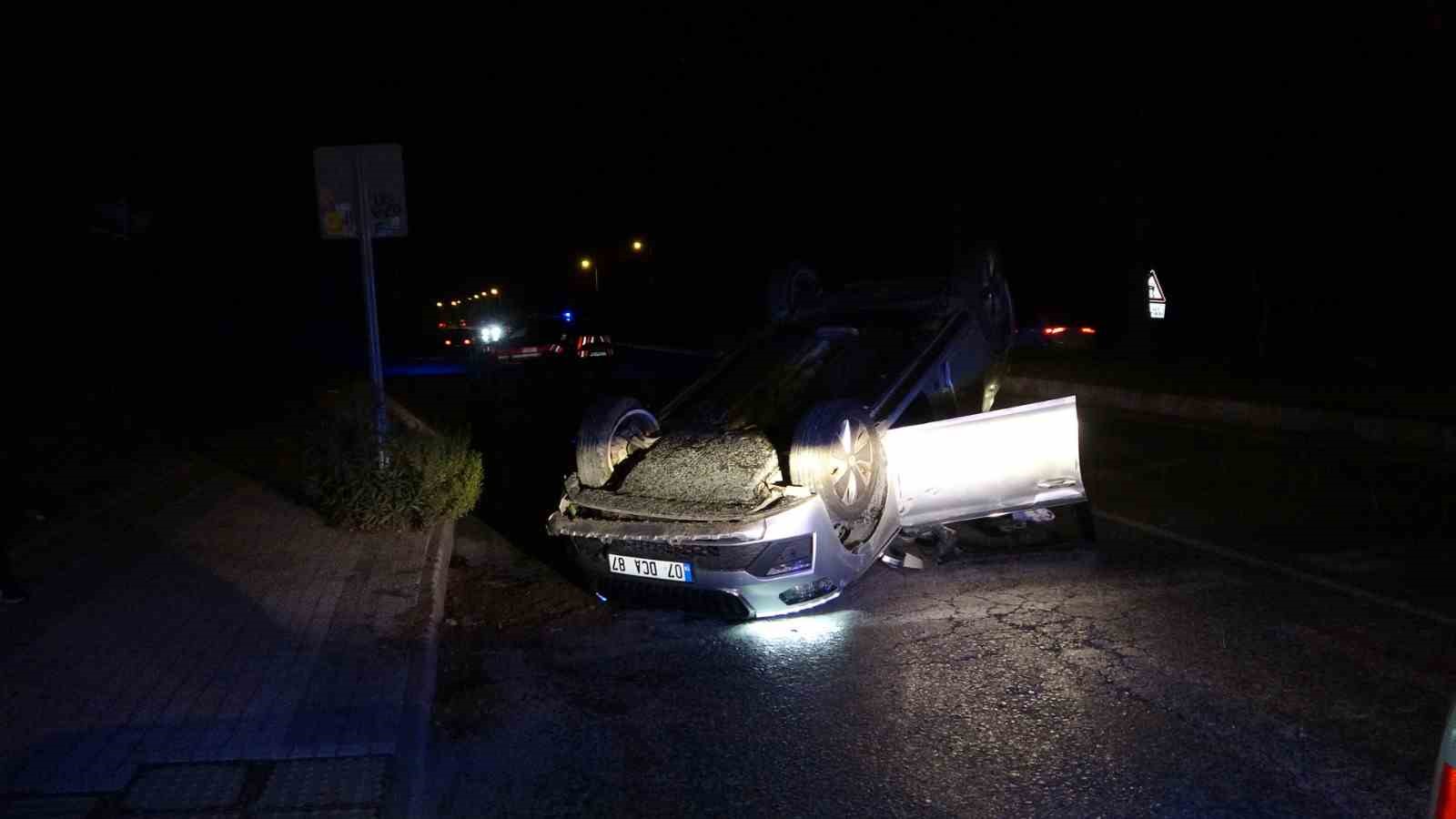 SİDE’DE KULLANDIĞI OTOMOBİL TAKLA ATTIKTAN SONRA OLAY YERİNDEN AYRILAN VE BİR SÜRE SONRA GERİ DÖNEN ARAÇ SÜRÜCÜSÜNÜN 262 PROMİL ALKOLLÜ OLDUĞU BELİRLENDİ. OTOMOBİL SÜRÜCÜSÜNE 5 YIL İÇİNDE İKİNCİ KEZ ALKOLLÜ ARAÇ KULLANIRKEN YAKALANDIĞI İÇİN 50 BİN TL PARA CEZASI UYGULANIRKEN SÜRÜCÜ BELGESİNE 2 YIL SÜREYLE EL KONULDU.