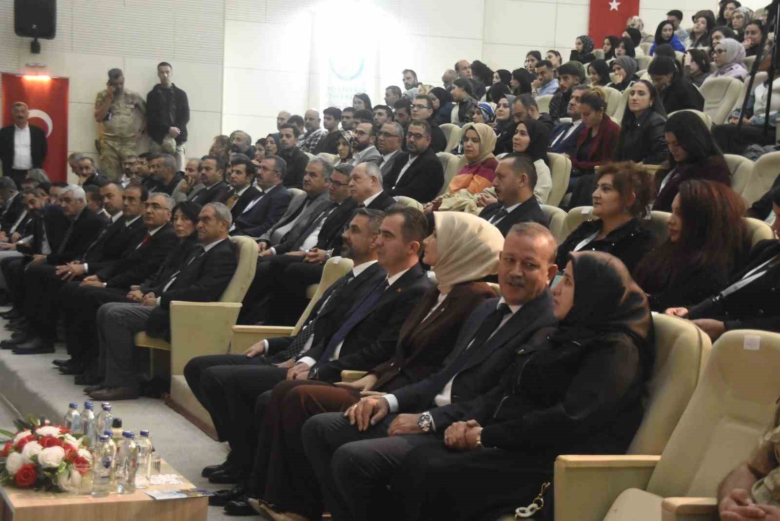 4. ULUSLARARASI SOSYAL BİLİMLER KONGRESİ, GERÇEKLEŞTİRİLEN AÇILIŞ PROGRAMIYLA BAŞLADI.