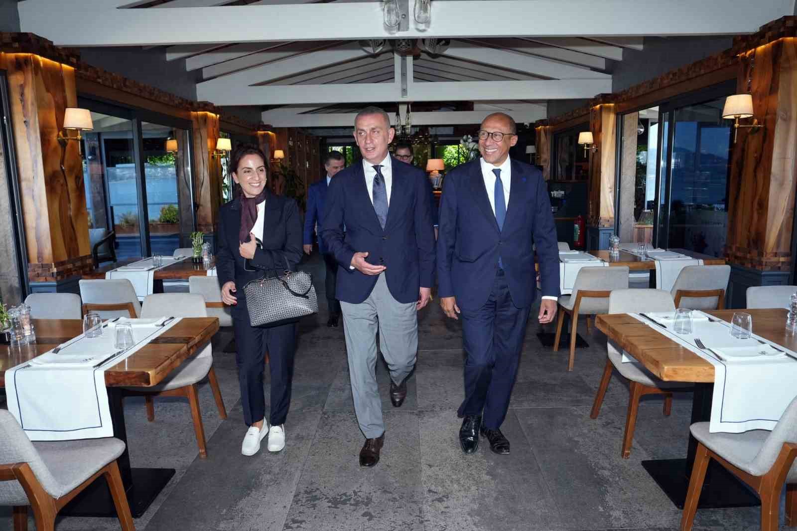 A MİLLİ TAKIM’IN UEFA ULUSLAR A LİGİ 1. GRUP’TAKİ FRANSA KARŞILAŞMASI ÖNCESİNDE İKİ ÜLKE FUTBOL FEDERASYONLARININ YÖNETİCİLERİ, SAKARYA’NIN SAPANCA’DA DÜZENLENEN RESMİ MAÇ YEMEĞİNDE BİR ARAYA GELDİ.