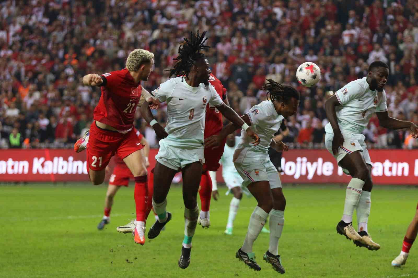 TÜRKİYE A MİLLİ FUTBOL TAKIMI, UEFA ULUSLAR A LİGİ 1. GRUP İLK MAÇINDA KOCAELİ'NDE FRANSA'YA 1-0 MAĞLUP OLDU.