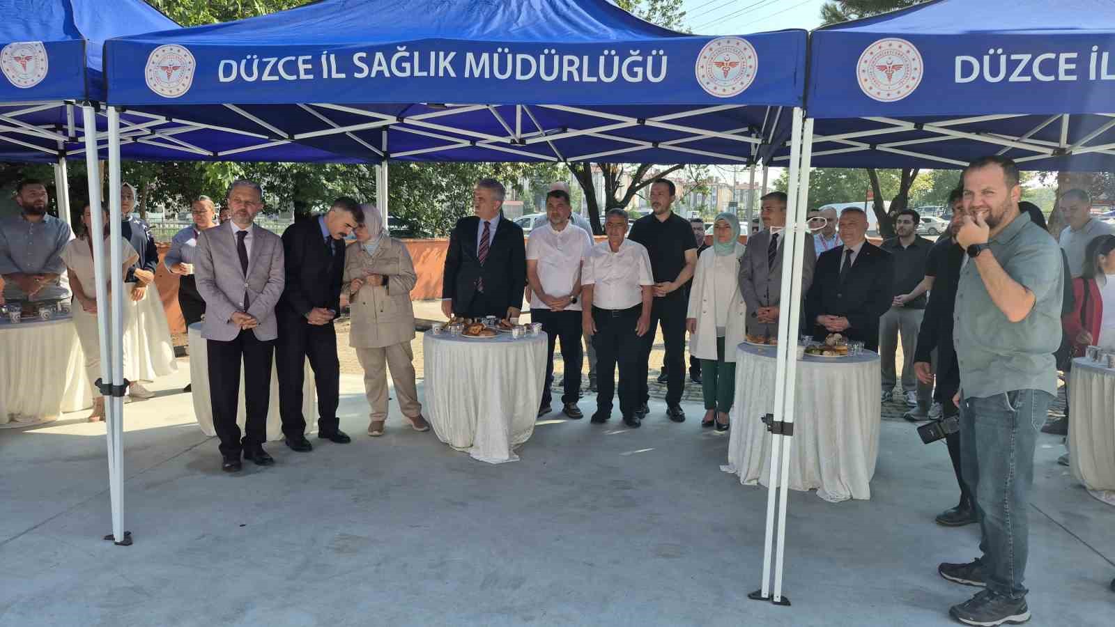 DÜZCE’DE SAĞLIK YATIRIMLARI BİRER BİRER TAMAMLANIRKEN İL GENELİNDE 24. ACİL SAĞLIK HİZMETLERİ İSTASYONU DA YAPILAN GÖRENLE HİZMETE GİRDİ. MERKEZDE AÇILAN 14. İSTASYON OLAN MERKEZİN HİZMETE GİRMESİ İLE BİRLİKTE VAKALARA ULAŞMA ZAMANLARI DA TÜRKİYE ORTALAMASININ ÇOK ALTINA DÜŞMÜŞ OLDU