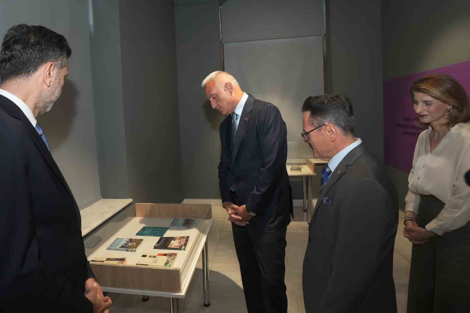 KÜLTÜR VE TURİZM BAKANI MEHMET NURİ ERSOY, TARİH PROFESÖRÜ VE BÜROKRAT PROF. DR. AHMET HALUK DURSUN’UN VEFATININ 7’NCİ YIL DÖNÜMÜ NEDENİYLE ANKARA RESİM VE HEYKEL MÜZESİ'NDE DÜZENLENEN "HALUK DURSUN SERGİSİ" VE BELGESEL GÖSTERİMİNE KATILDI.