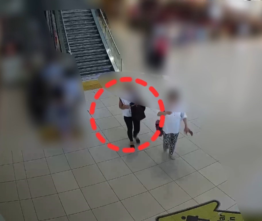 ANTALYA’DA TRAMVAYDA BİR KİŞİNİN CÜZDANINI YANKESİCİLİK YÖNTEMİYLE ÇALDIKLARI BELİRLENEN YABANCI UYRUKLU 2 ŞÜPHELİ, POLİS EKİPLERİNCE YAKALANDI. ADLİYEYE SEVK EDİLEN ŞÜPHELİLER TUTUKLANDI.