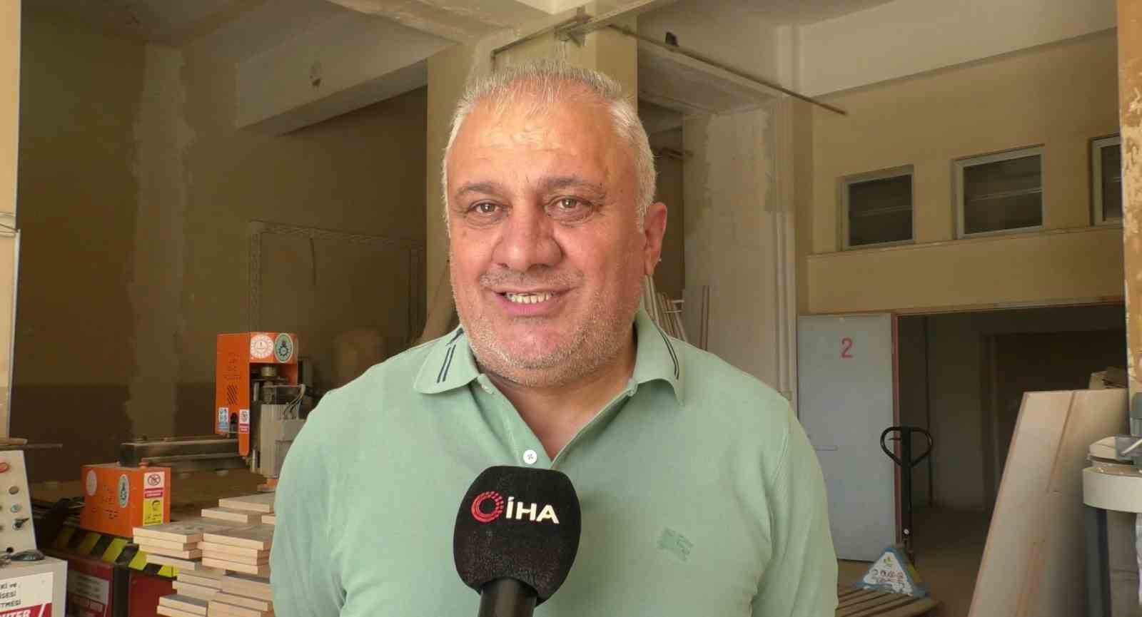 OKUL MÜDÜRÜ SITKI ZEREK