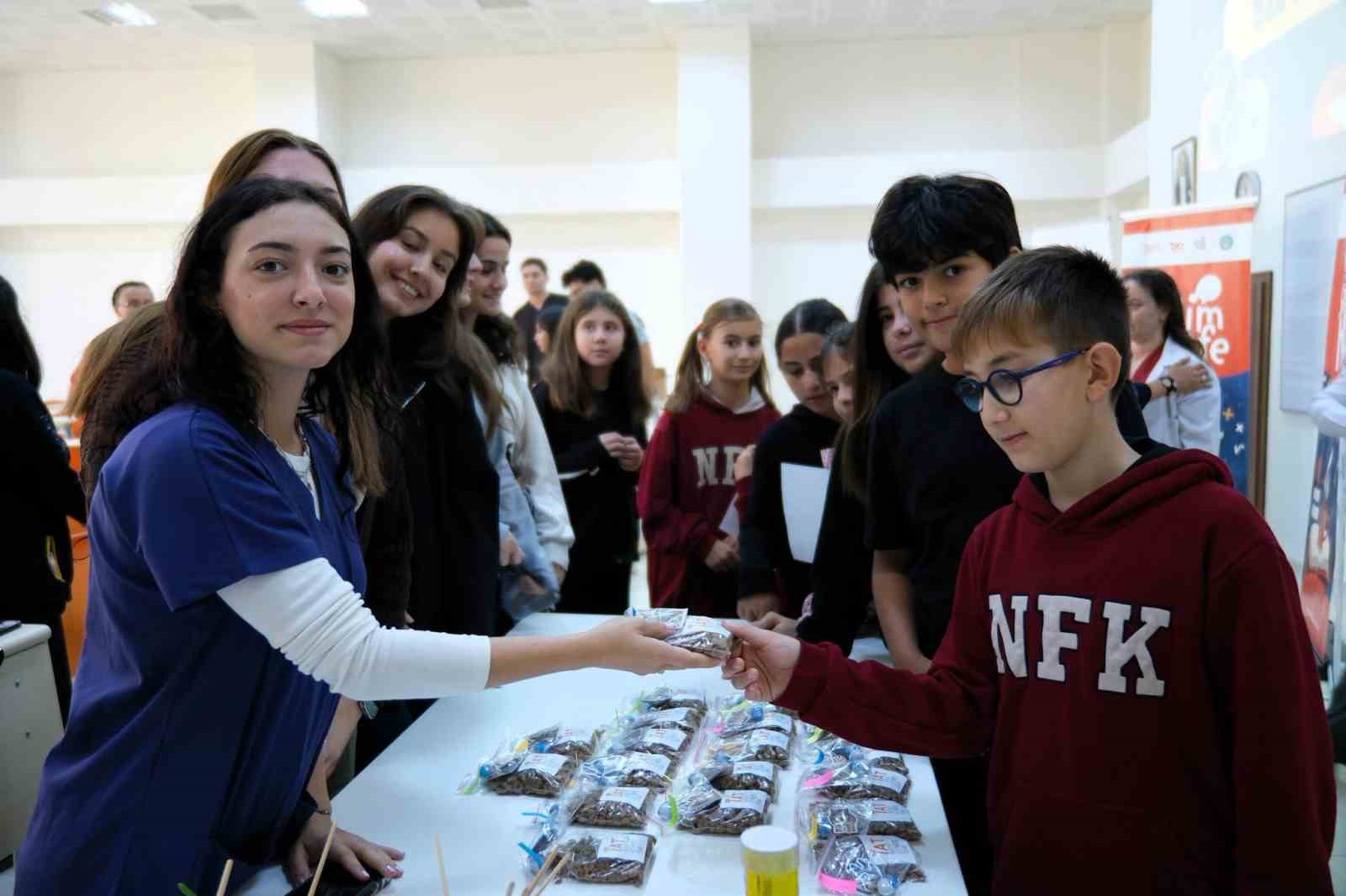 KÜÇÜK HAYVANSEVERLER BAÜN' DE 'CAN DOSTLARI' İLE BULUŞTU