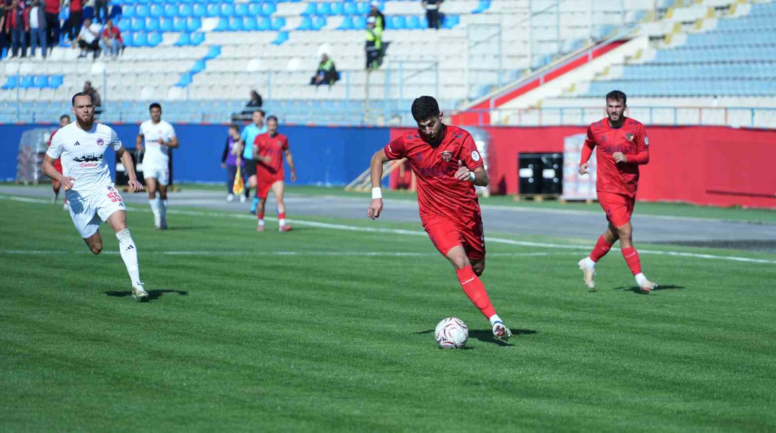 TFF 3. LİG 3. GRUP'TA MÜCADELE EDEN KIRIKKALE FK, SAHASINDA YENİ MERSİN İDMANYURDU'NU 3-0 MAĞLUP EDEREK SEZONUN İLK GALİBİYETİNİ ALDI.