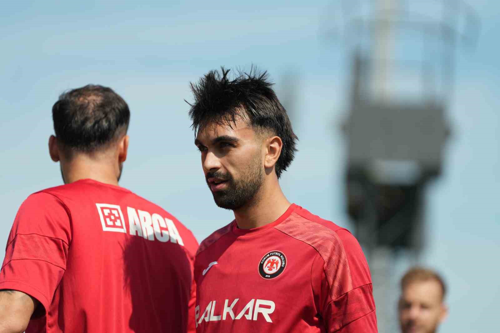 MİLLİ MAÇLAR NEDENİYLE LİGE VERİLEN ARADA ANTALYA'DA KAMPA GİREN TRENDYOL SÜPER LİG EKİPLERİNDEN ÇORUM FK, ÇALIŞMALARINI ÇİFT ANTRENMANLA SÜRDÜRÜYOR.