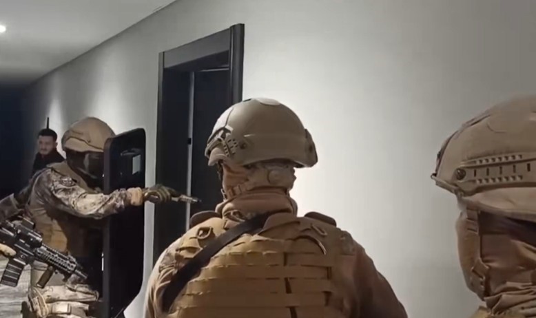 İÇİŞLERİ BAKANLIĞI'NDAN YAPILAN AÇIKLAMAYA GÖRE, EMNİYET GENEL MÜDÜRLÜĞÜ ASAYİŞ DAİRE BAŞKANLIĞI, MALİ SUÇLARI ARAŞTIRMA KURULU (MASAK) VE CUMHURİYET BAŞSAVCILIKLARI KOORDİNESİNDE, İL EMNİYET MÜDÜRLÜKLERİ ASAYİŞ ŞUBE MÜDÜRLÜKLERİNCE NİTELİKLİ DOLANDIRICILIK SUÇLARINA YÖNELİK 15 İLDE OPERASYONLAR DÜZENLENDİ.
