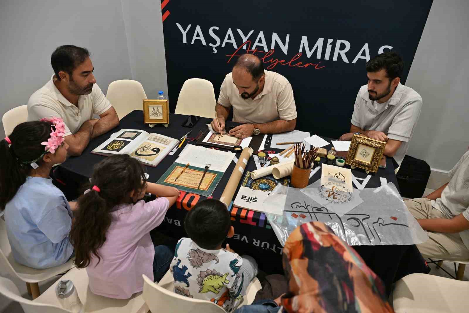 KÜLTÜR VE TURİZM BAKANLIĞI TARAFINDAN DÜZENLENEN ERZURUM KÜLTÜR YOLU FESTİVALİ, GELENEKSEL SANATLARDAN ÇOCUK ETKİNLİKLERİNE, SERGİLERDEN SİNEMA GÖSTERİMLERİNE UZANAN PROGRAMIYLA DEVAM ETTİ.