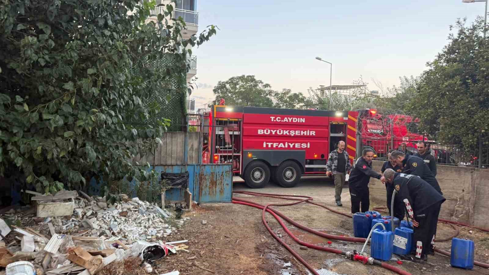 AYDIN’DA ODUN DEPOSU YANGINI