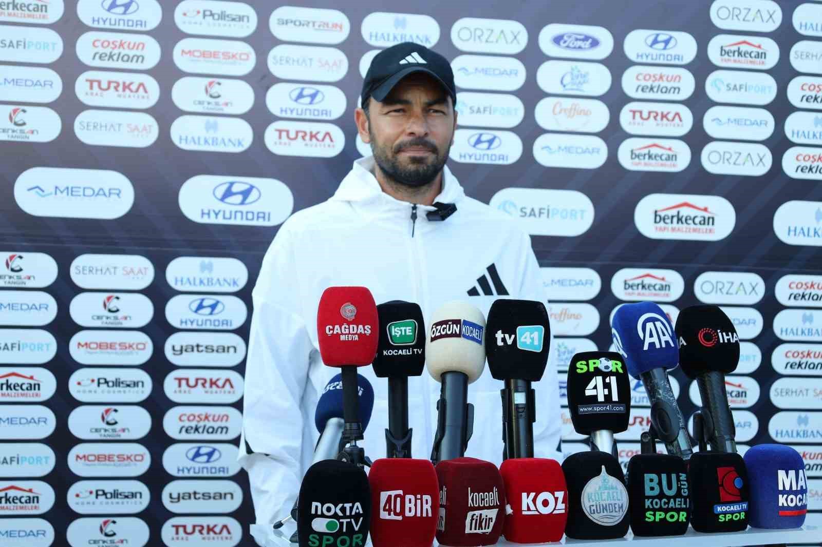 KOCAELİSPOR TEKNİK DİREKTÖRÜ SELÇUK İNAN AÇIKLAMALARDA BULUNDU