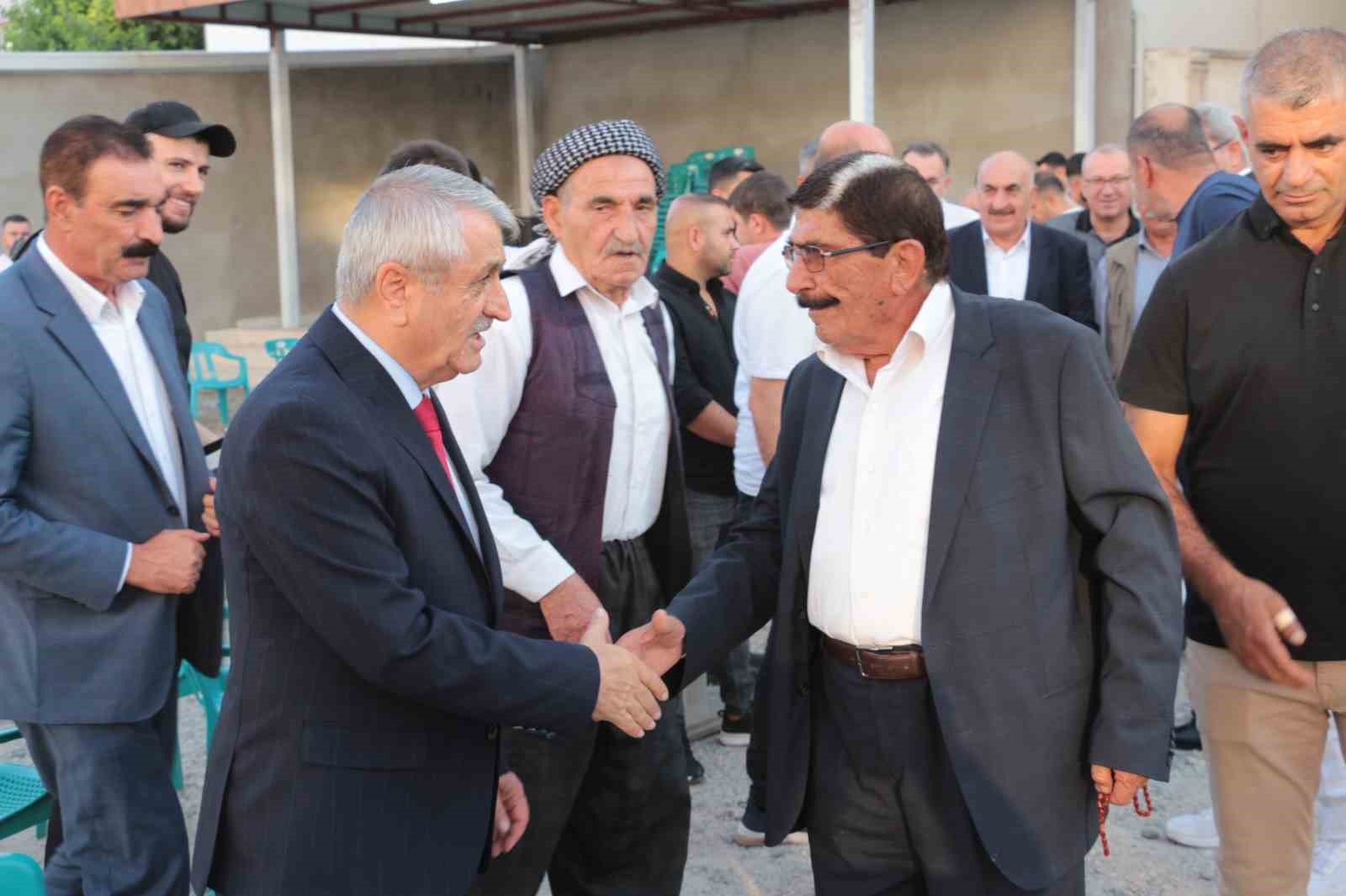 ŞIRNAK’TA KADİM AŞİRETLER FEDERASYONU İL BAŞKANLIĞI ÖNCÜLÜĞÜNDE BİR ARAYA GELEN AŞİRET LİDERLERİ, KANAAT ÖNDERLERİ VE SİVİL TOPLUM KURULUŞU TEMSİLCİLERİ, TBMM'DE KABUL EDİLEN "ÇERÇEVE YASA"YA DESTEK VERDİKLERİNİ AÇIKLADI.