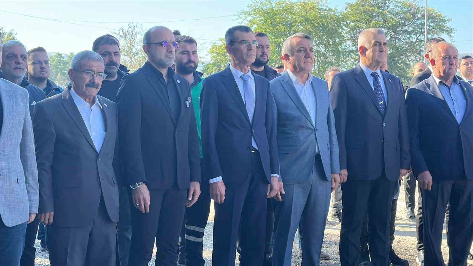 BURDUR ŞEKER FABRİKASINDA 2026-2027 DÖNEMİ PANCAR ALIM KAMPANYASI DÜZENLENEN TÖRENLE BAŞLADI. İŞLENECEK 640 BİN TON ŞEKER PANCARINDAN BU DÖNEM 87 BİN TON KRİSTAL ŞEKER, 30 BİN TON MELAS, 120 BİN TON YAŞ PANCAR POSASI, ÜRETİMİ HEDEFLENİYOR.