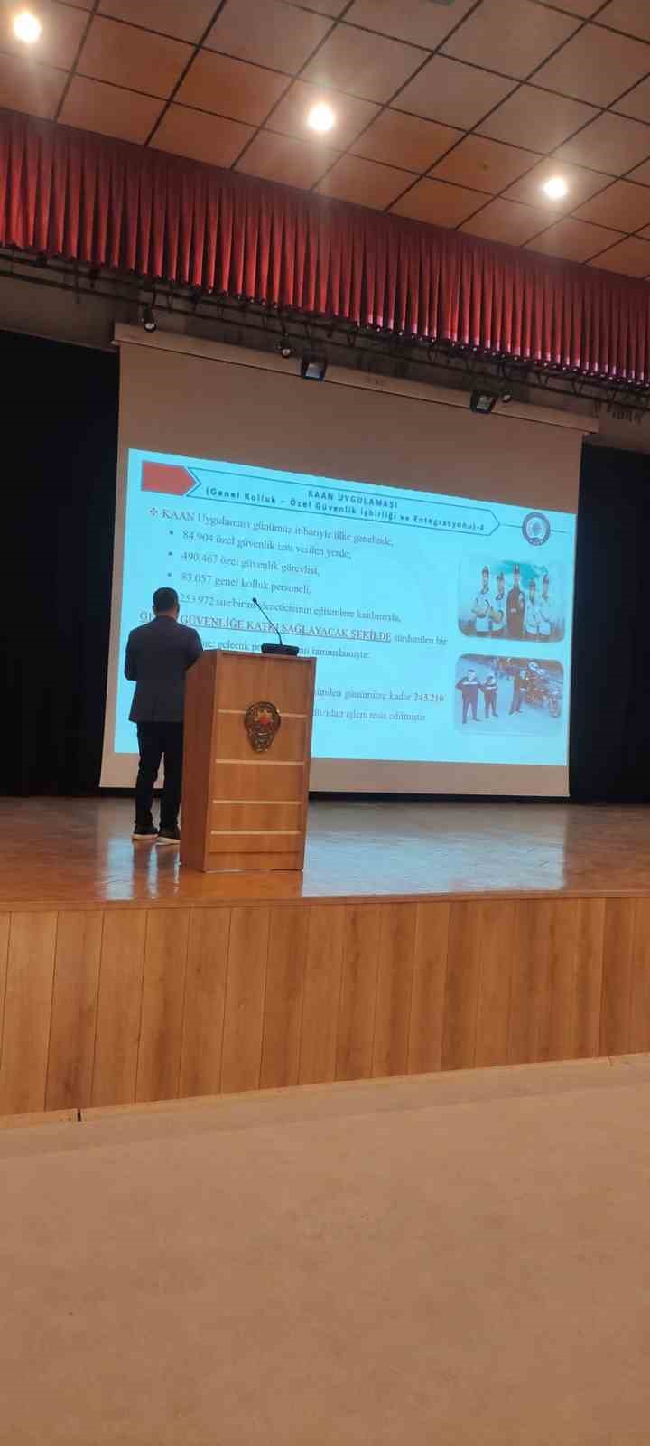 ESKİŞEHİR İL EMNİYET MÜDÜRLÜĞÜ ÖZEL GÜVENLİK ŞUBE MÜDÜRLÜĞÜ TARAFINDAN, OKULLARDA GÖREVLİ ÖZEL GÜVENLİK PERSONELİNE GENEL KOLLUK-ÖZEL GÜVENLİK İŞ BİRLİĞİ VE ENTEGRASYONU (KAAN) UYGULAMASI ÇERÇEVESİNDE EĞİTİM VERİLDİ.