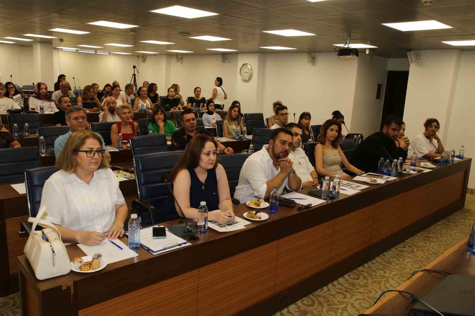 EĞİTİM PROGRAMINDA KATILIMCILARA; PROJE DÖNGÜ YÖNETİMİ, STRATEJİK PLANLAMA, ULUSAL VE ULUSLARARASI FON KAYNAKLARI, GİRİŞİMCİLİK DESTEKLERİ, DEVLET TEŞVİKLERİ VE PROJE YAZMA BECERİLERİ BAŞTA OLMAK ÜZERE BİRÇOK KONUDA KAPSAMLI BİLGİLER AKTARILDI.