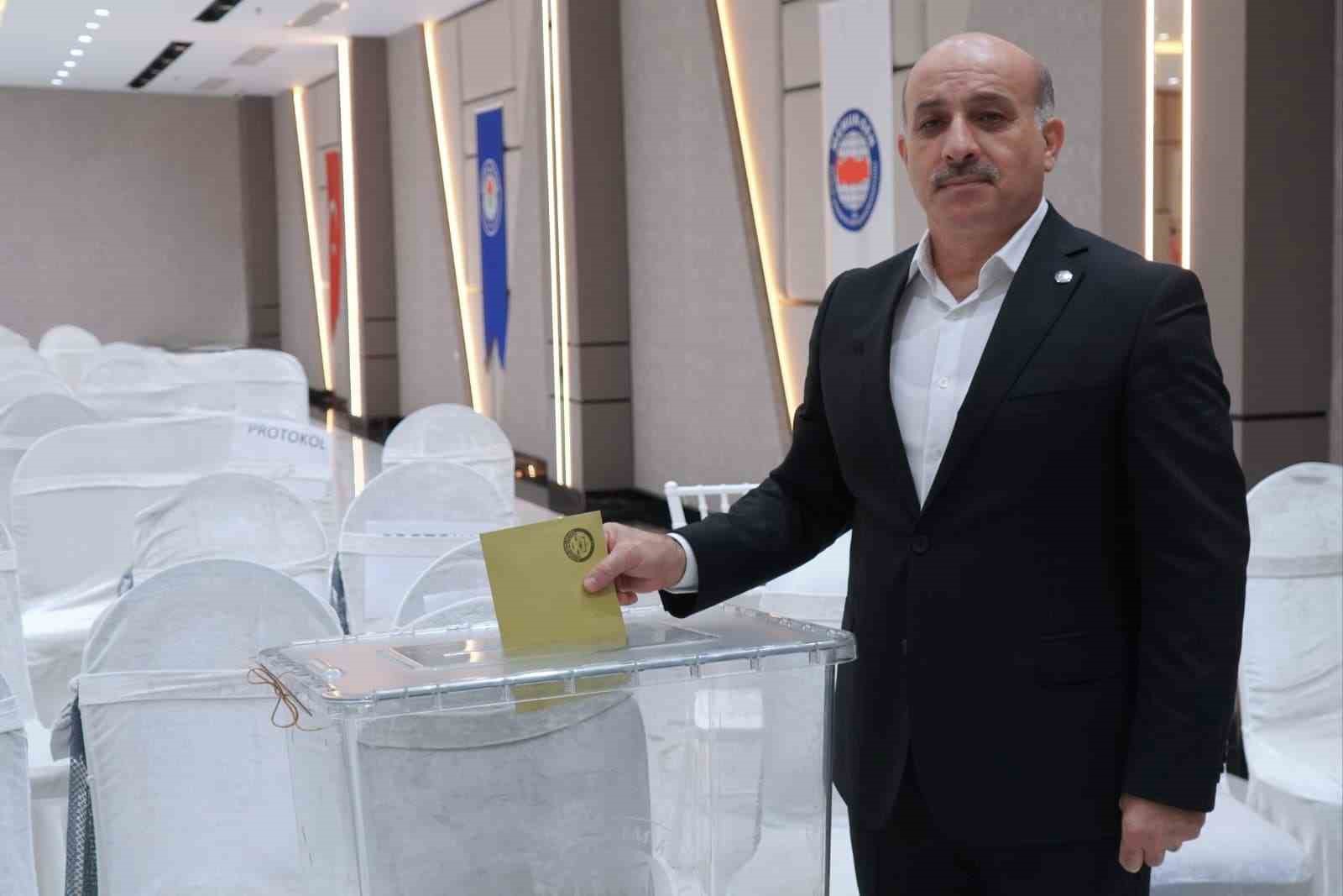 EĞİTİM-BİR-SEN ADANA ŞUBE BAŞKANI MUSTAFA SARIGEÇİLİ, YENİDEN GÖREVİNE SEÇİLDİ.