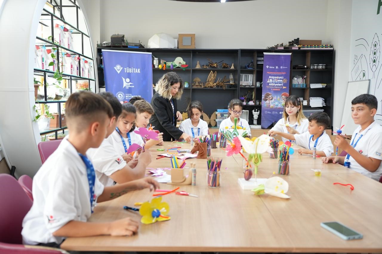 SAMSUN BÜYÜKŞEHİR BELEDİYESİ TARAFINDAN HAYATA GEÇİRİLEN “KAPSAYICI BİLİM ATÖLYELERİ: BİRLİKTE KEŞFEDİYORUZ” PROJESİ TAMAMLANDI.