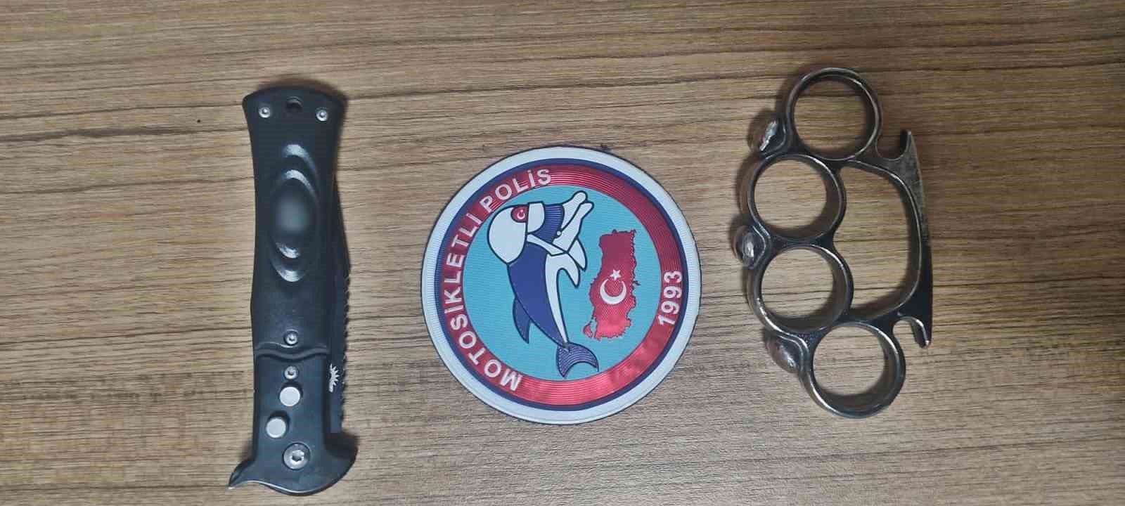AFYONKARAHİSAR’DA POLİS EKİPLERİ TARAFINDAN SON BİR HAFTA İÇERİSİNDE GERÇEKLEŞTİRİLEN UYGULAMA VE KONTROLLERDE ŞAHIS VE ARAÇLARA TOPLAM 1 MİLYON 45 BİN 228 TL İDARİ PARA CEZASI UYGULANDI.