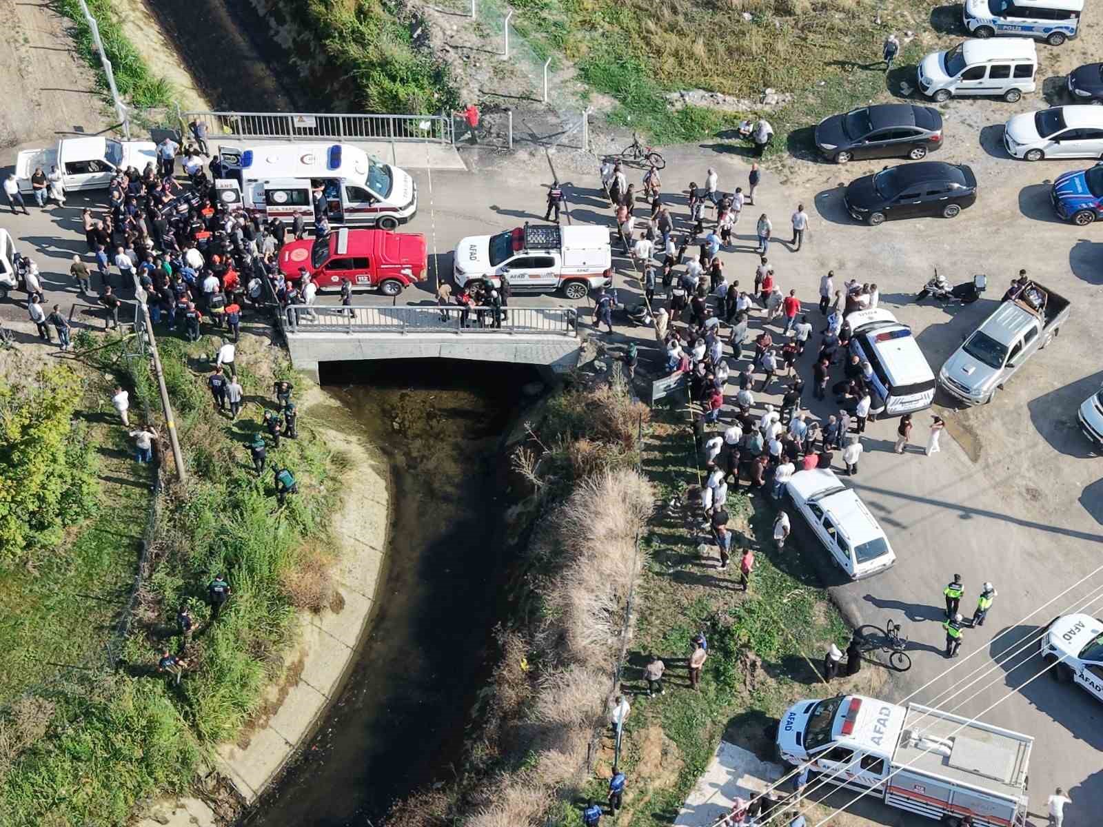 BAFRA İLÇESİNDE OTOMOBİLİN SULAMA KANALINA DÜŞMESİ SONUCU KAYBOLAN 22 YAŞINDAKİ EMRE CAN KOPARAN'IN CANSIZ BEDENİNE ULAŞILDI.