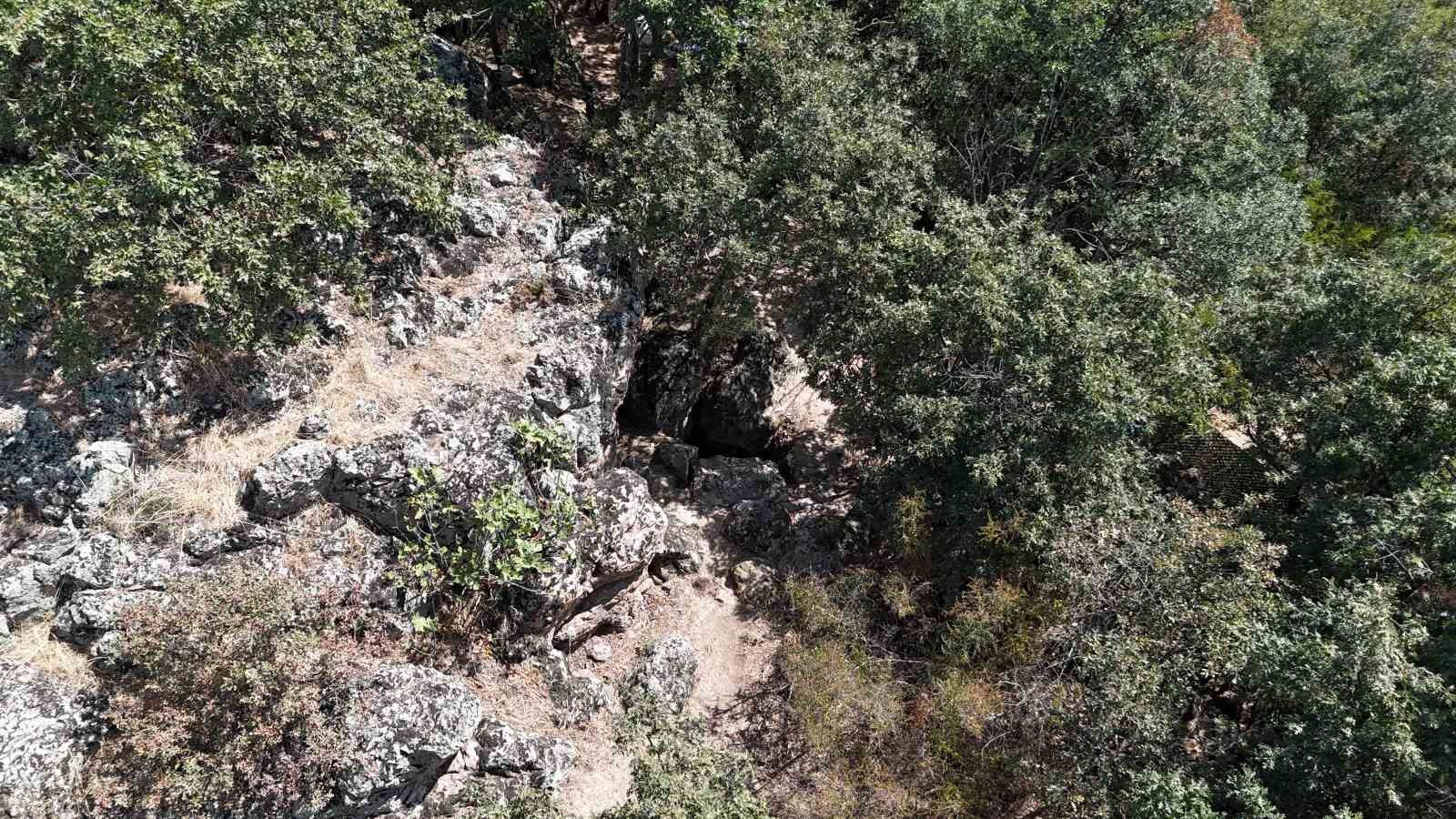 ÇANAKKALE'NİN ÇAN İLÇESİNE BAĞLI BAHADIRLI KÖYÜ SINIRLARI İÇERİSİNDE 2017 YILINDAN BU YANA DEVAM EDEN İNKAYA MAĞARASI KAZI ÇALIŞMALARINDA BU YIL GEÇMİŞ YILLARDA TARİHLENDİRME YAPILAN 86 BİN YILLIK HAYAT İZLERİ BULUNAN BÖLGEDE E-DNA UYGULAMASI YAPILACAK.