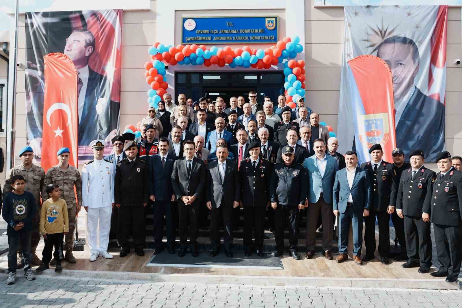 ZONGULDAK’IN DEVREK İLÇESİNE BAĞLI ÇAYDEĞİRMENİ BELDESİNDE YAPIMI TAMAMLANAN JANDARMA KARAKOL KOMUTANLIĞI YENİ HİZMET BİNASI TÖRENLE AÇILDI.