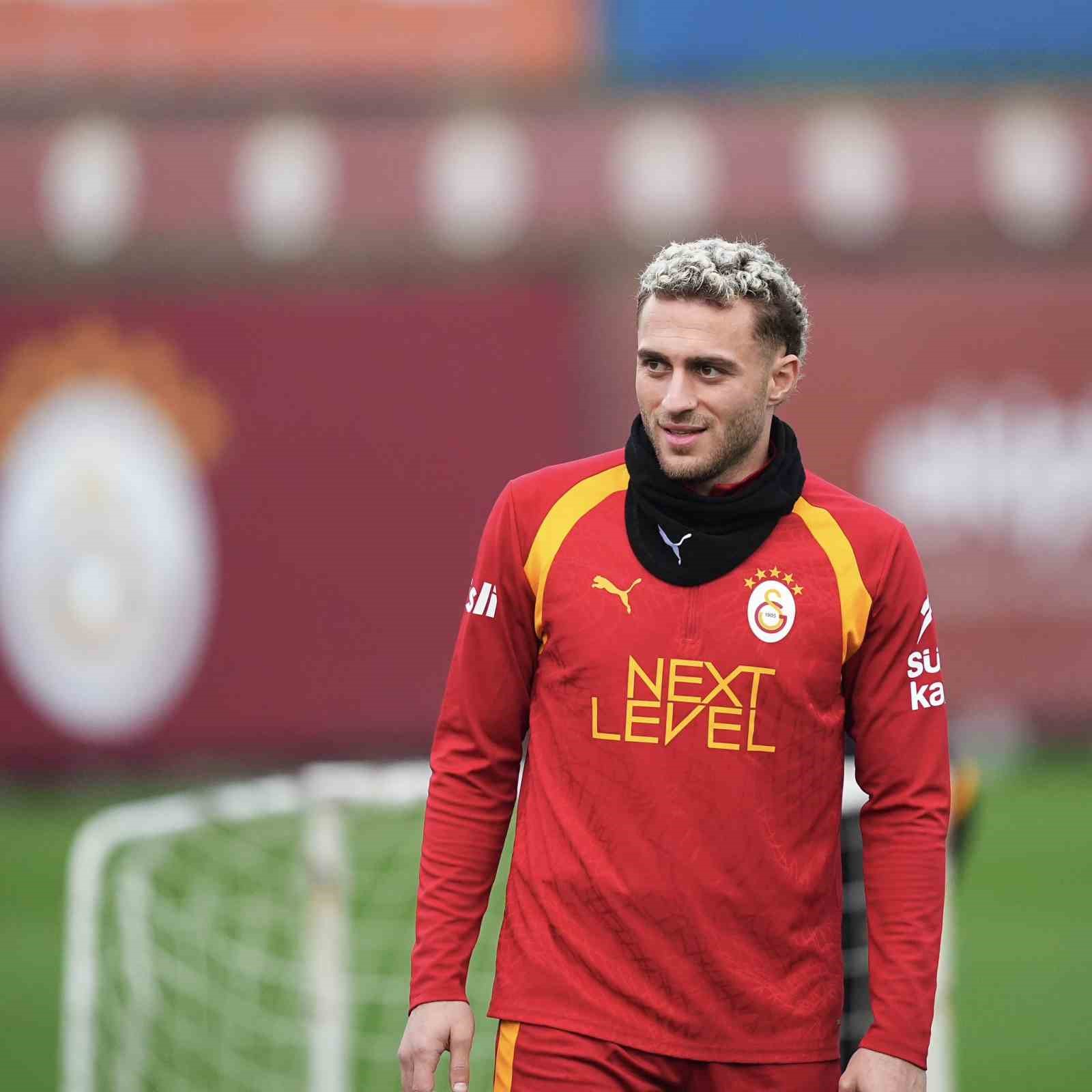 GALATASARAY, TRENDYOL SÜPER LİG’İN 9. HAFTASINDA OYNAYACAĞI FENERBAHÇE MAÇININ HAZIRLIKLARINI YAPTIĞI ANTRENMANLA TAMAMLADI.