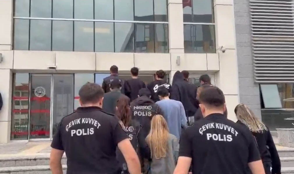 KARGOYLA UYUŞTURUCU TİCARETİNE BÜYÜK DARBE: 8 ŞÜPHELİ TUTUKLANDI