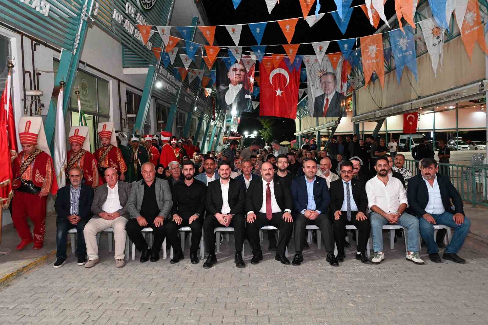 ESKİŞEHİR’İN İNÖNÜ İLÇESİNDE DÜZENLENEN AK PARTİ GENİŞLETİLMİŞ İLÇE DANIŞMA TOPLANTISI'NDA KONUŞAN BELEDİYE BAŞKANI SERHAT HAMAMCI, 860 GÜNLÜK GÖREV SÜRESİNDE İLÇEYE 340 MİLYON TL'LİK YATIRIM KAZANDIRILDIĞINI AÇIKLADI.
