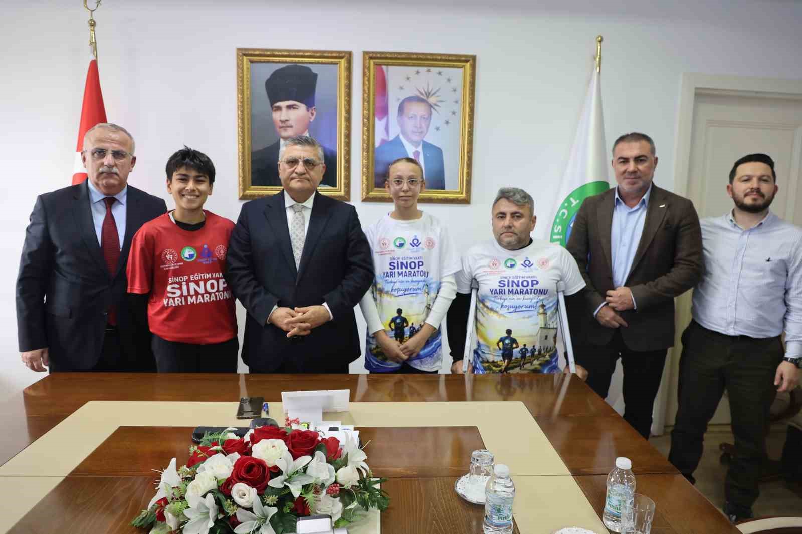 SİNOP’TA 4 EKİM PAZAR GÜNÜ İLK KEZ DÜZENLENECEK SİNOP SEV YARI MARATONU’NA 39 İLDEN 700’ÜN ÜZERİNDE SPORCU KAYIT YAPTIRDI. ORGANİZASYONDA 6 FARKLI ÜLKEDEN ATLETLER DE YER ALACAK.