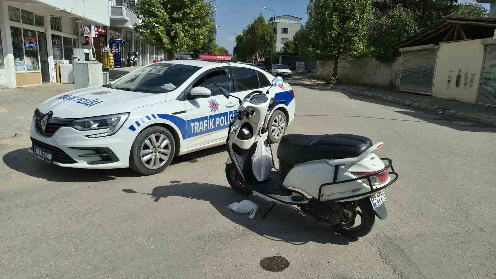 ADIYAMAN’DA KAMYONET İLE MOTOSİKLETİN ÇARPIŞMASI SONUCU 2 KİŞİ YARALANDI.