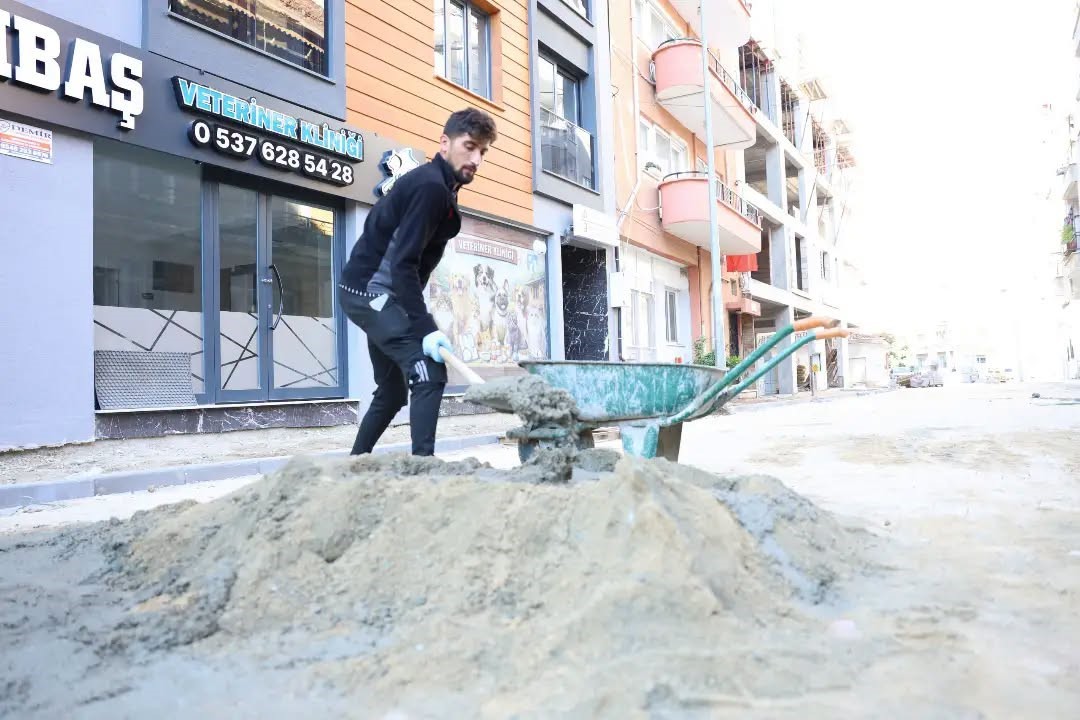 İNCİRLİOVA’DA YOL ÇALIŞMALARI SÜRÜYOR