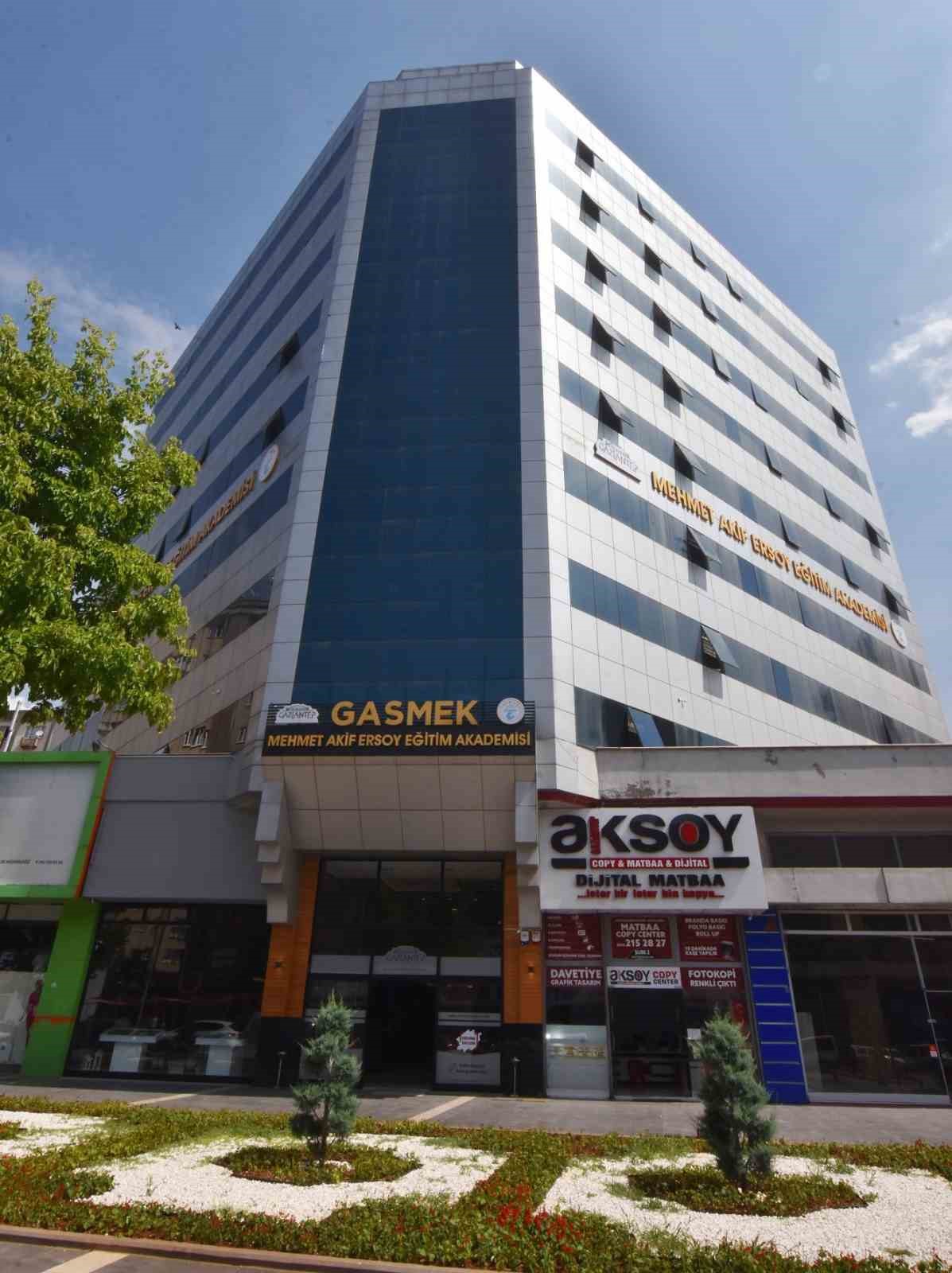GASMEK ÖĞRENCİLERİ HAYALLERİNDEKİ ÜNİVERSİTE VE BÖLÜMLERE YERLEŞTİ
