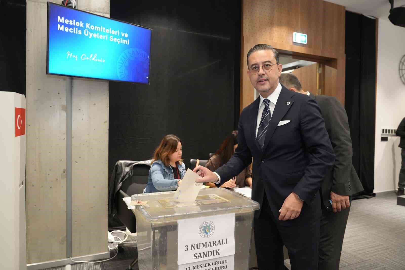 DENİZLİ SANAYİ ODASI'NDA (DSO) SEÇİM HEYECANI YAŞANIYOR. MEVCUT BAŞKAN SELİM KASAPOĞLU'NUN TEK ADAY OLARAK GİRDİĞİ SEÇİMLERDE; YÖNETİM KURULU, MECLİS VE KOMİTE ÜYELERİ BELİRLENECEK.