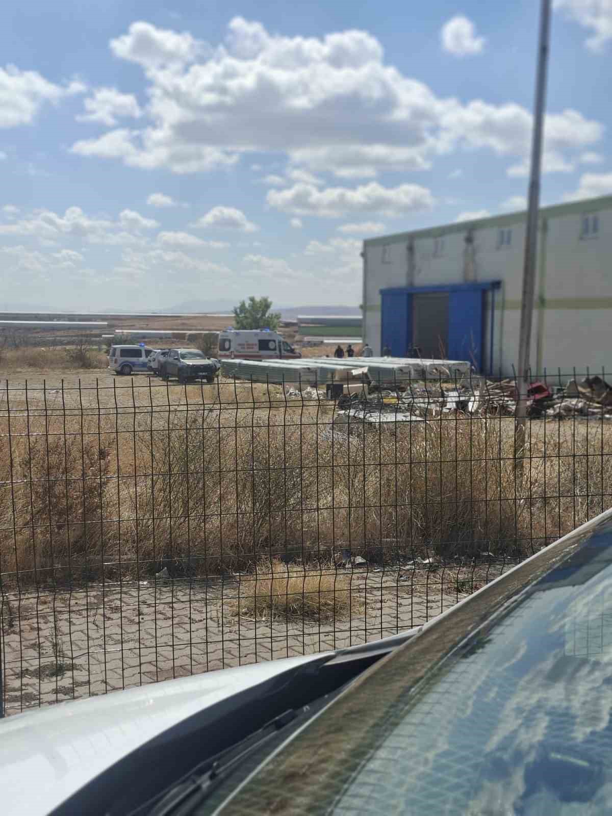 KIRŞEHİR’DE BİR DEPODA ÇATI TAMİRİ YAPTIĞI İDDİA EDİLEN H.K., YÜKSEKTEN DÜŞEREK HAYATINI KAYBETTİ.