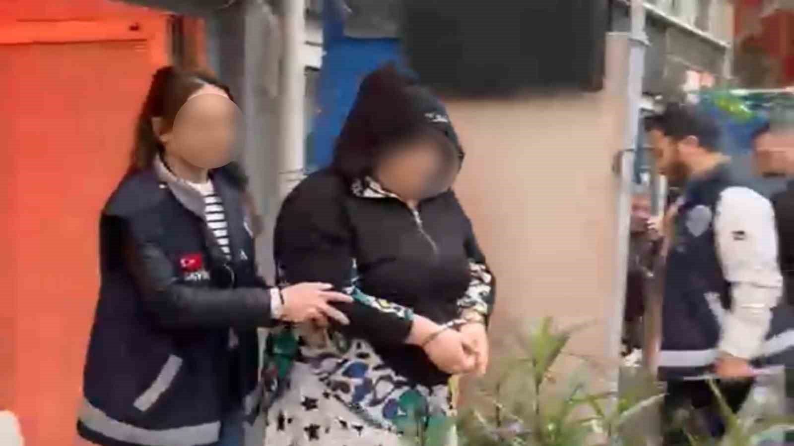 BURSA'DA MASAJ SALONLARI ÜZERİNDEN KADINLARI FUHŞA TEŞVİK EDEREK HAKSIZ KAZANÇ SAĞLADIKLARI VE ELDE EDİLEN GELİRLERİ AKLADIKLARI ÖNE SÜRÜLEN ŞÜPHELİLERE YÖNELİK DÜZENLENEN OPERASYONDA 21 KADIN KURTARILIRKEN, 12 ŞÜPHELİ GÖZALTINA ALINDI. ŞÜPHELİLERE AİT YAKLAŞIK 11 MİLYON LİRALIK MAL VARLIĞINA DA EL KONULDU.