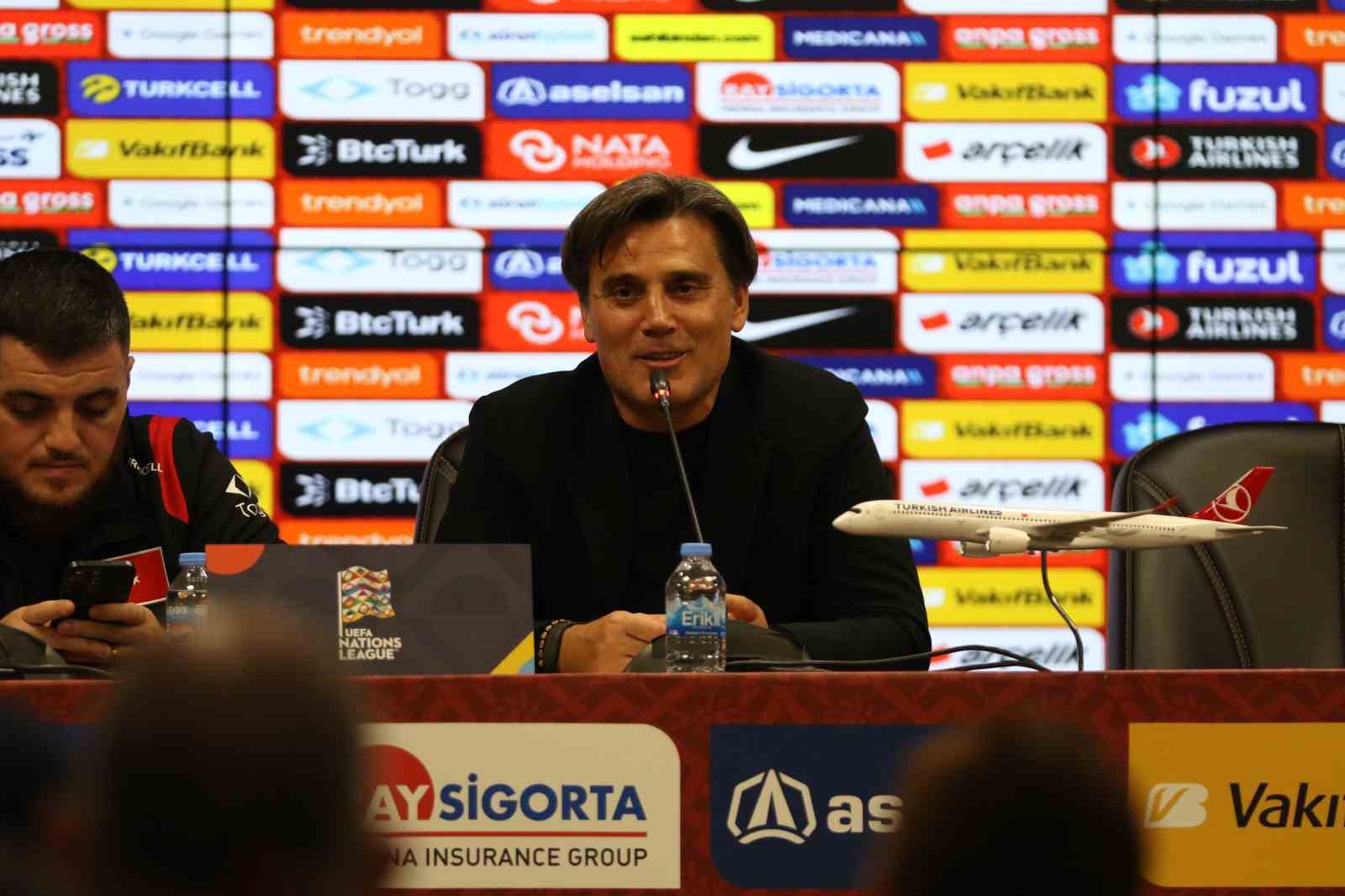 A MİLLİ FUTBOL TAKIMI TEKNİK DİREKTÖRÜ VİNCENZO MONTELLA, FRANSA MAÇI ÖNCESİ ÇOK ÖNEMLİ EKSİKLERİNİN OLDUĞUNU BELİRTEREK, "LİSTEDE OLAN TÜM FUTBOLCULARA GÜVENİYORUZ" DEDİ.