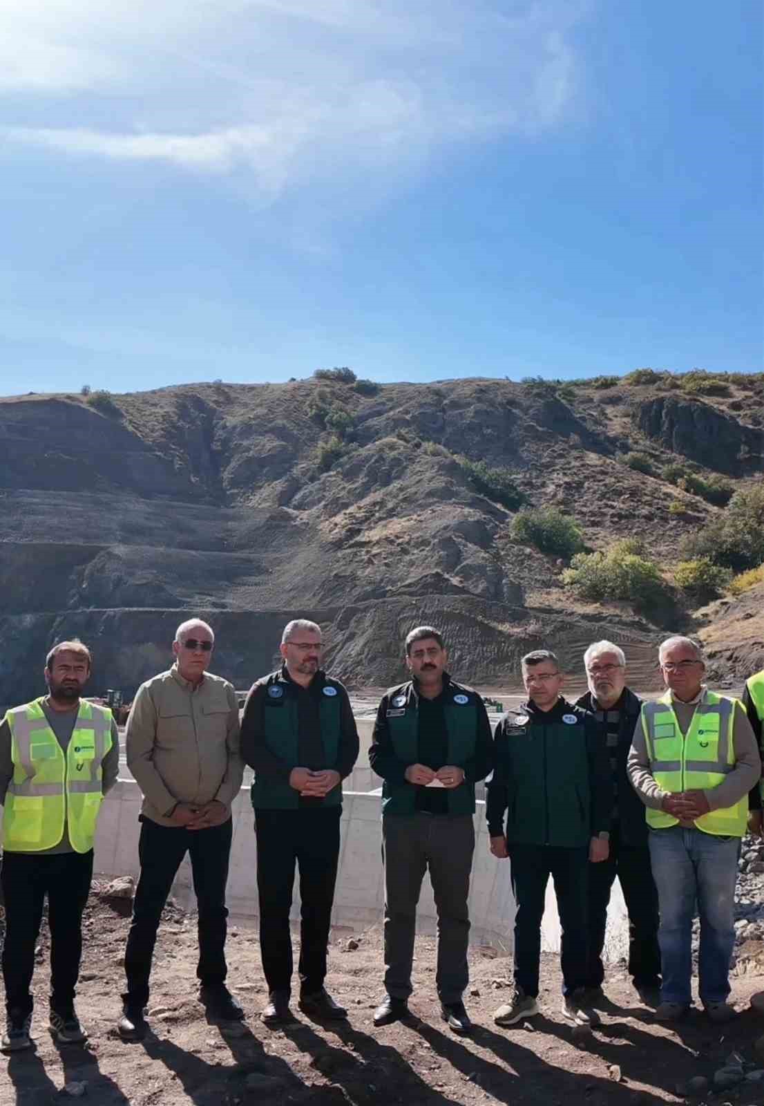 AK PARTİ SİVAS MİLLETVEKİLİ HAKAN AKSU, HAFİK KOÇ REGÜLATÖRÜ VE İÇME SUYU İSALE HATTI PROJESİ’NDEKİ ÇALIŞMALARIN BİR AY İÇERİSİNDE TAMAMLANACAĞINI BELİRTEREK, KOÇ DERESİ’NDEN YILLIK 16,3 MİLYON METREKÜP SUYUN SİVAS’A ULAŞTIRILACAĞINI SÖYLEDİ.