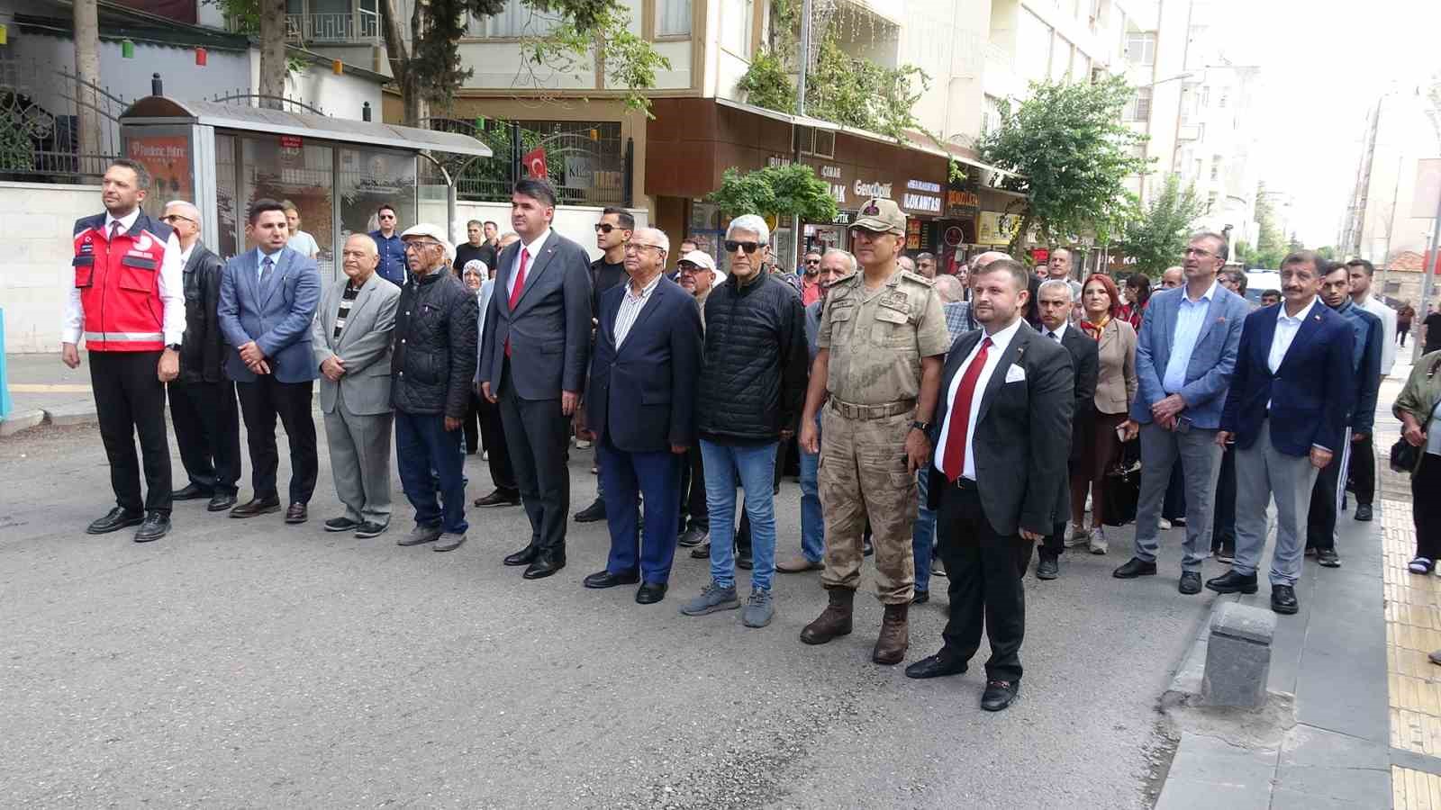 KİLİS’TE DÜNYA YAŞLILAR GÜNÜ KAPSAMINDA YAŞLI VATANDAŞLAR VE KENT PROTOKOLÜNÜN KATILIMIYLA YÜRÜYÜŞ DÜZENLENDİ.